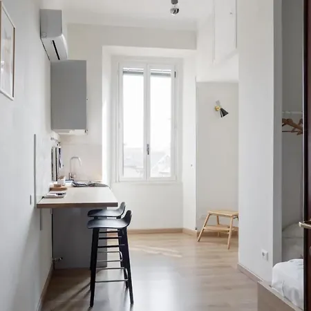 Apartment Minimal And Charming Studio In Isola District-via Farini