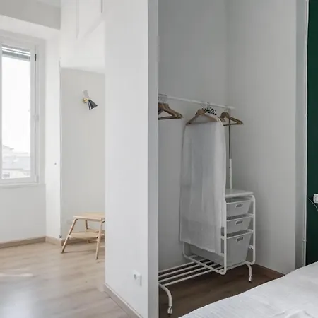 Minimal And Charming Studio In Isola District-via Farini