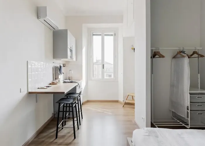 Minimal And Charming In Isola District-via Farini Lejlighed
