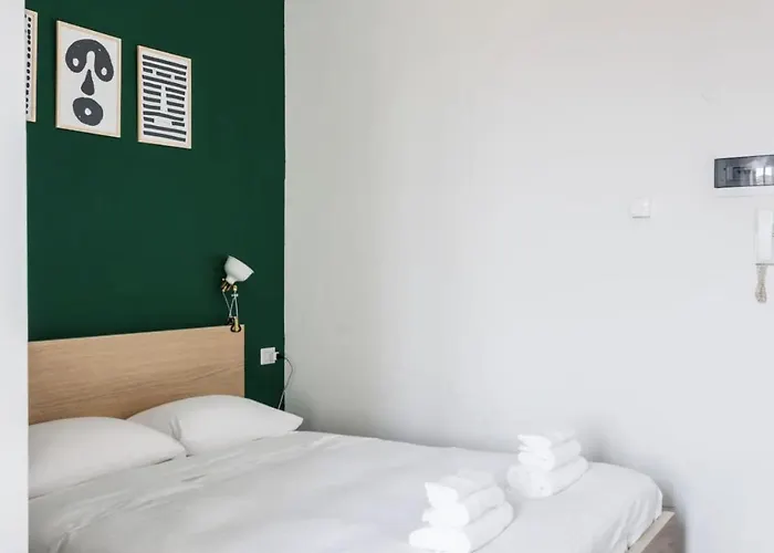 Minimal And Charming In Isola District-via Farini * Milán